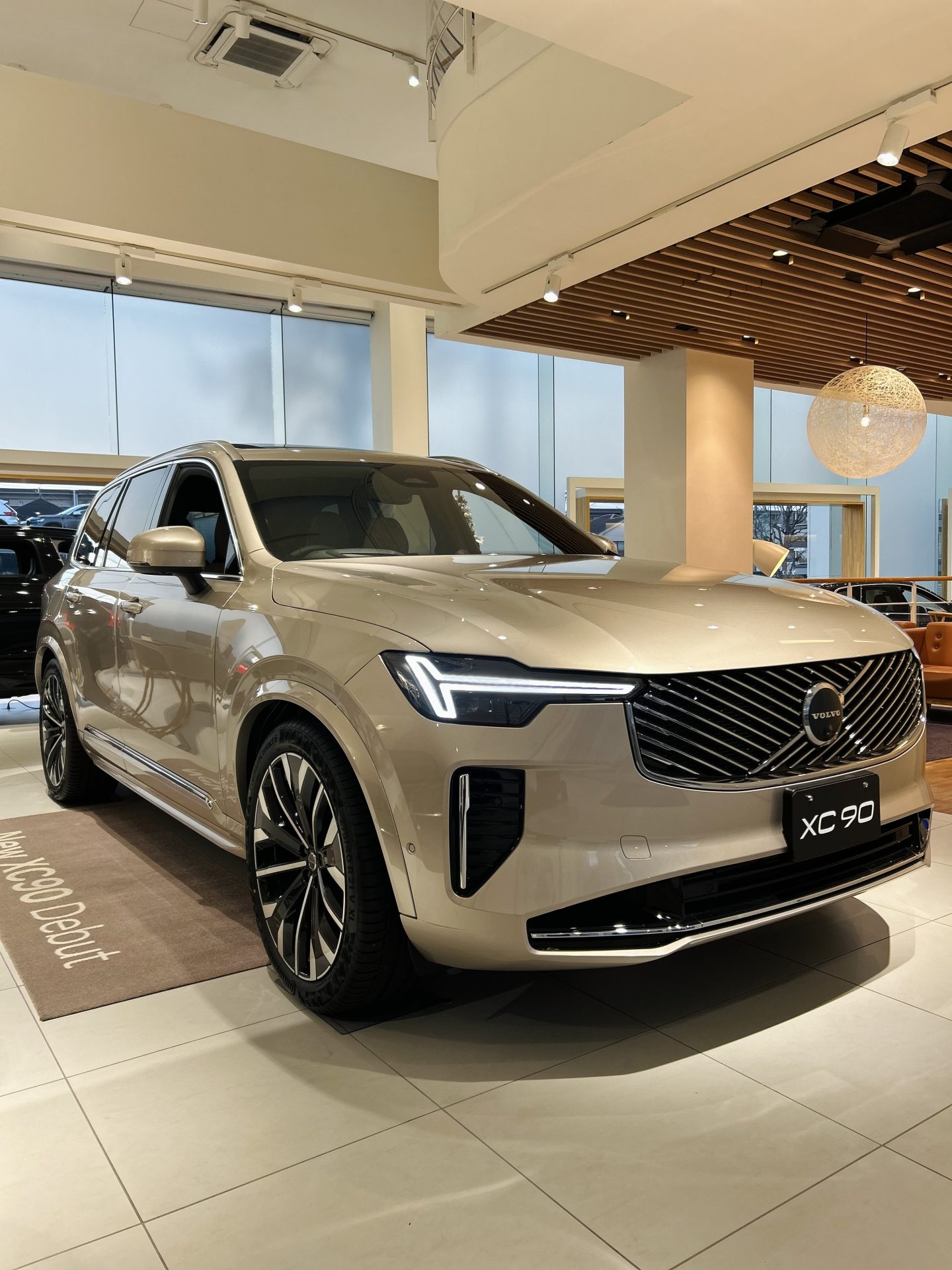 展示車】XC90 ULTRA T8 AWD PLUG-IN HYBRID BRIGHT EDITION | ボルボ